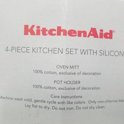 KitchenAid 4 piece Kitchen Silicone Set - 2 Red Oven Mitts & Pot Holders - New