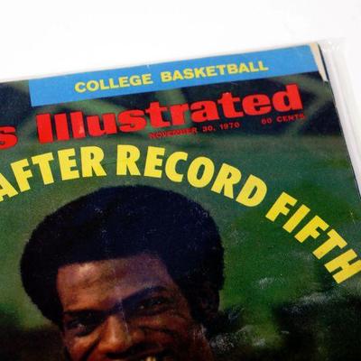 circa 1970 SPORTS Illustrated Magazine 11/1970 Basketball - L-009
