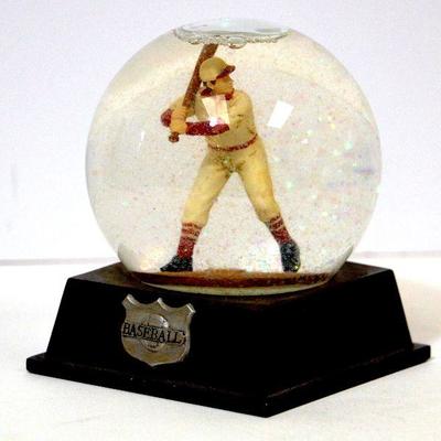 Vintage Baseball Player Snow Globe - L-001
