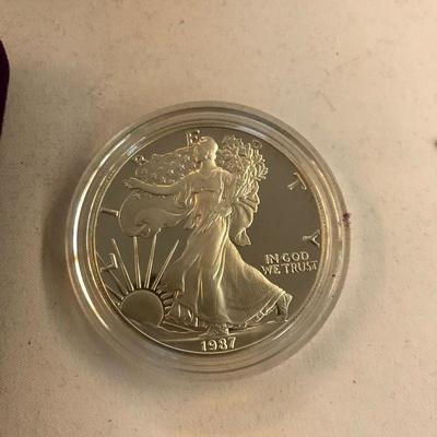 Lot 38 - 1987 Silver Eagles .999