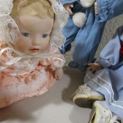 Lot of 3 Vintage Yoland Bello Baby dolls 5