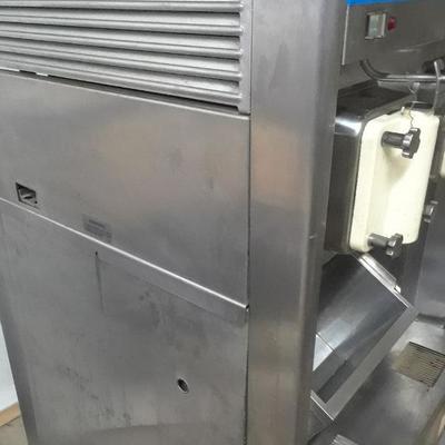TAYLOR SOFT SERVE ICE CREAM MAKER