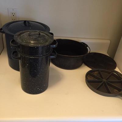 Lot 31 - Enamelware and Cast Iron Ware
