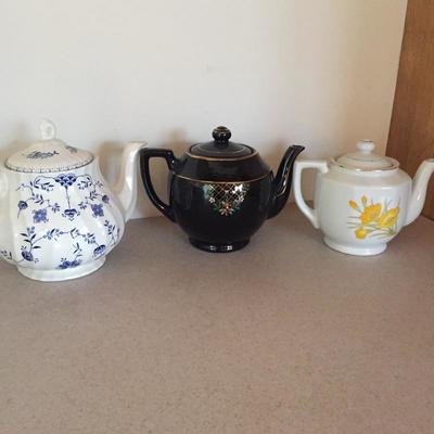 Lot 22 - Trio of Teapots 