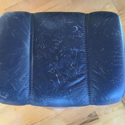 Lot 72 - Ekornes Chair and Ottomans 