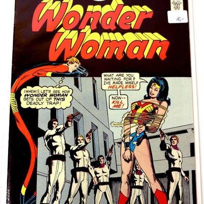 WONDER WOMAN #219 Bronze Age Comic Book 1975 DC Comics 