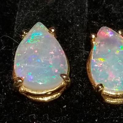 14k yellow gold Opal earings 