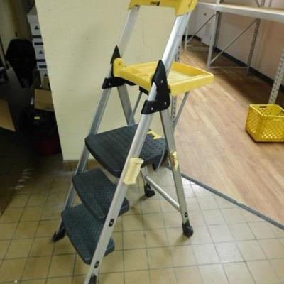 Costco Aluminum Frame Fold Step Ladder with Work Tray