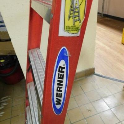 8' Werner Fiberglass Fold Ladder with Work Tray