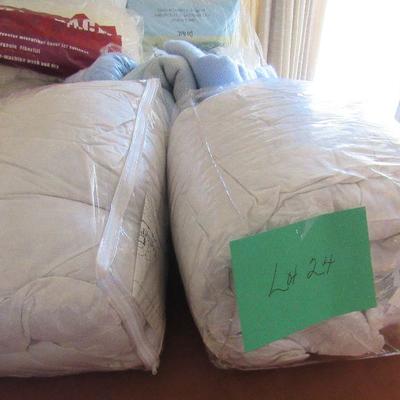 Lot 24 Large lot of Bedding, Blankets & Pillows
