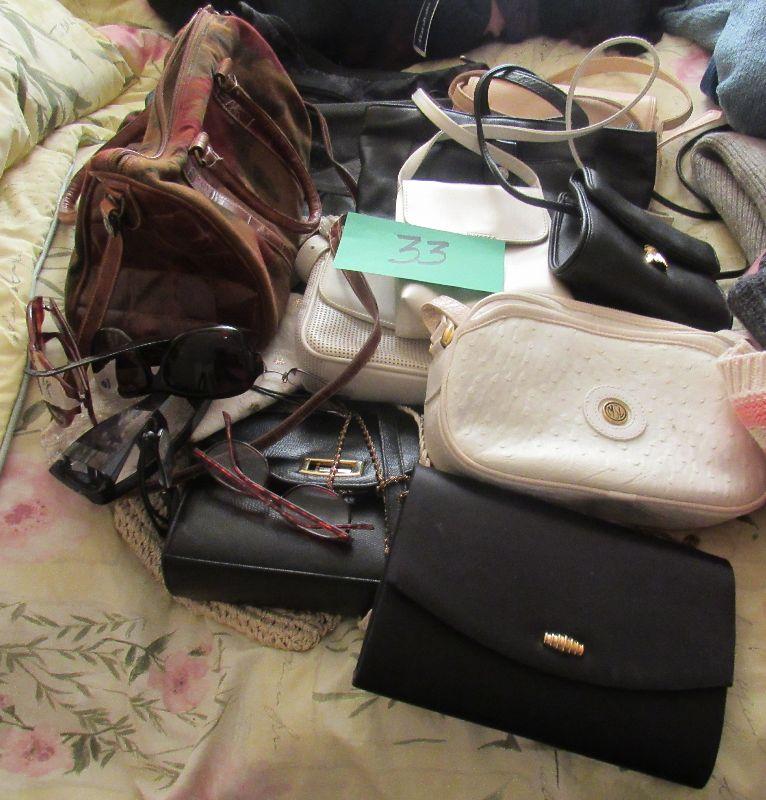 Lot 33 Large lot of vintage purses