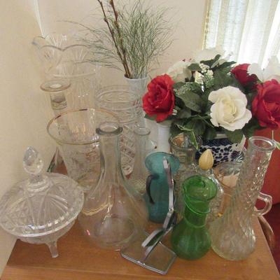 Lot 8 Glass Vase & Bowls 