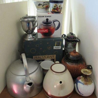 Lot 9 Teapots & Ceramic Pots
