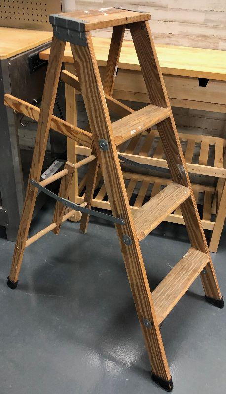 4 foot wood step ladder | EstateSales.org