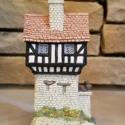 British Traditions: Knight's Castle. David Winter.