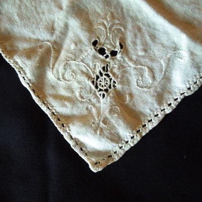 Lot 91: Antique Fine Linen Cutwork Tablecloth and 9 Napkins