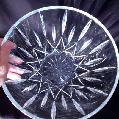Lot 144: Vintage Cut and Pressed Glass Bowls, Dish and Display Fruit