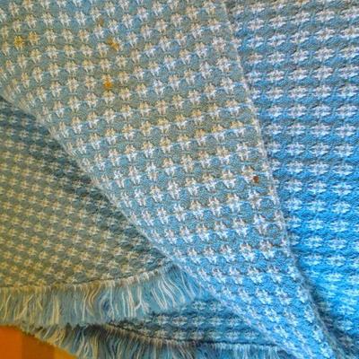 Lot 194: Twin Bed Sheets, Blankets and Heating Pad