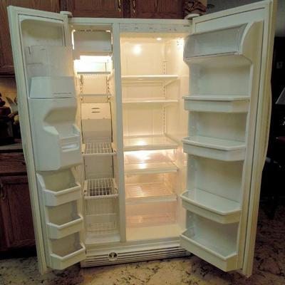 Lot 58: Kenmore Coldspot Side by Side Refrigerator Freezer 