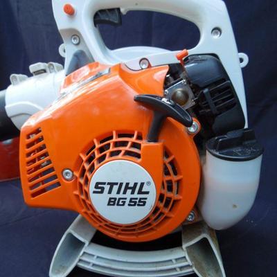 Lot 43: Stihl BG 55 Gas Professional Handheld LEAF BLOWER with Gas Can