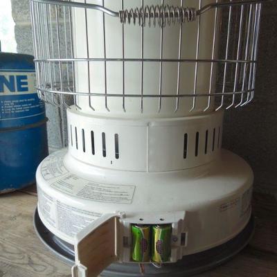 Lot 38: Dyna Glo Kerosene Heater, Cage, Metal Can and Syphon
