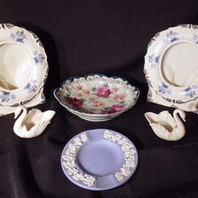 Lot 146: Group of Antique Porcelain and Wedgewood Decoratives