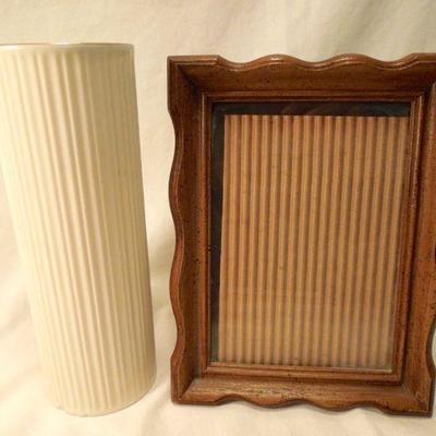 Lot 135: Brass Bookends, Frankoma Vase, Bankers Lamp et al 