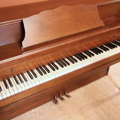 Lot 122: Bradford Aeolian Piano and Bench