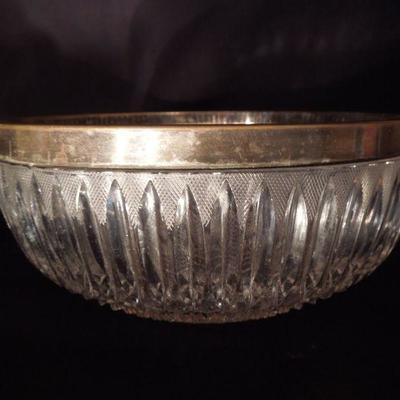 Lot 144: Vintage Cut and Pressed Glass Bowls, Dish and Display Fruit