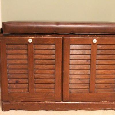 Lot 105: Vintage Double Laundry Hamper Bench
