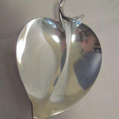 Lot 148: Tiffany & Co Sterling Silver Leaf Candy Nut Small Plate Dish 34 grams