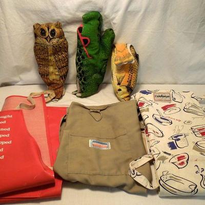 Lot 174: Oven Mitts and Aprons