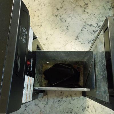 Lot 175: Whirlpool Trash Compactor Model GC99QPP82