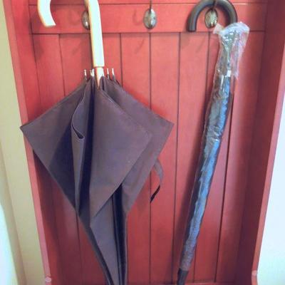 Lot 165: Hall Tree Bench and Ceramic Umbrella Stand