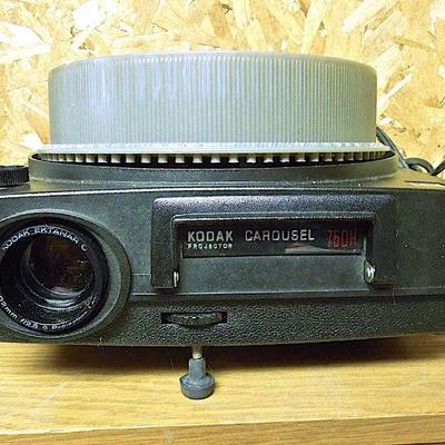 Lot 230: Vintage Kodak Carousel 750H Slide Projector with Screen