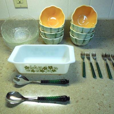 Lot 169: 8 Canteloupe Bowls, Pyrex Loaf Pan and Serving Pieces