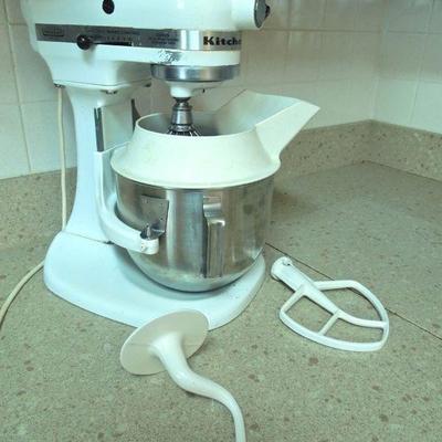 Lot 179: KitchenAid Stand Mixer Model K5-SS