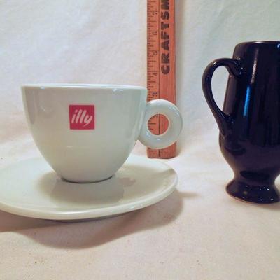 Lot 164a: Illy Cafe Espresso Cups, Mugs and Espresso Maker
