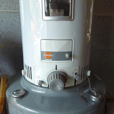 Lot 39: EnviroTemp by Kerosun Heater in Box. Kerosene Jug and Syphons 