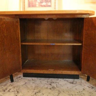 Lot 130: Wood Bar Cart With 2 Stools