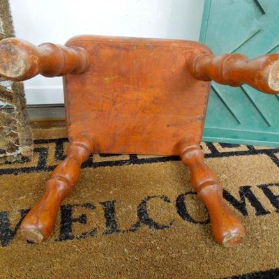 Lot 25: Entryway Items