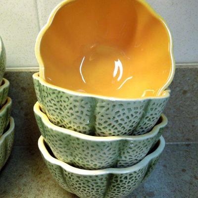 Lot 169: 8 Canteloupe Bowls, Pyrex Loaf Pan and Serving Pieces