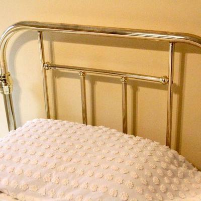 Lot 115: PAIR Brass Twin Size Beds w Vintage Spreads and Mattress Set