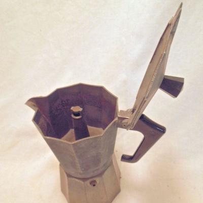 Lot 164a: Illy Cafe Espresso Cups, Mugs and Espresso Maker