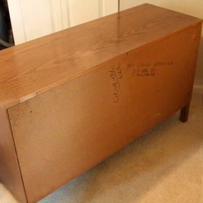 Lot 112: MCM Bassett 6 Drawer Dresser Modern Design 