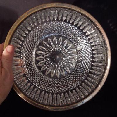 Lot 144: Vintage Cut and Pressed Glass Bowls, Dish and Display Fruit