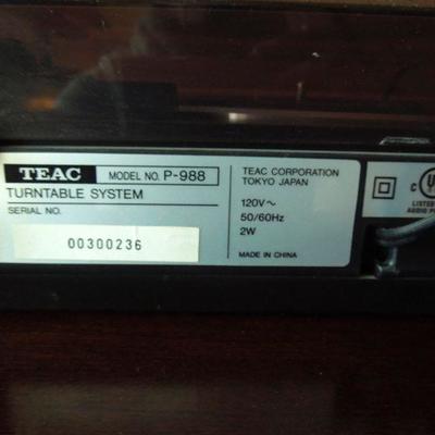 Lot 94: TEAC P-988 DC Servo Motor Turntable for Vinyl Records