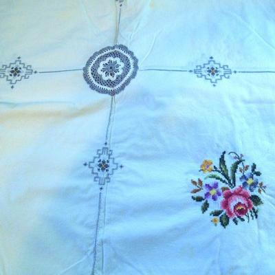 Lot 189: Antique and Vintage Needlework, Embroidered Linens and Tablecloths