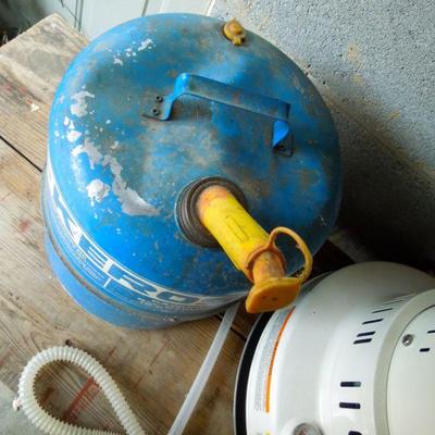 Lot 38: Dyna Glo Kerosene Heater, Cage, Metal Can and Syphon