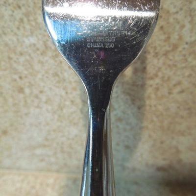Lot 184: Vintage 8 Pc. Hampton Silversmith Stainless Cutlery Set